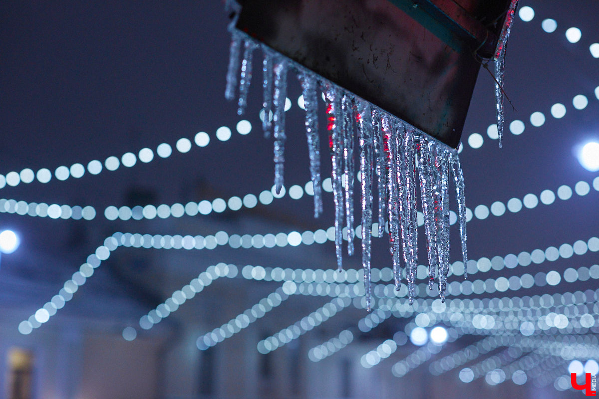 Веселые погодные качели, кажется, забыли выключить. Как и предупреждало нас Главное управление МЧС по Владимирской области, вчера регион все-таки накрыли ледяные дожди. И это после сильнейшего снегопада, ставшего следствием циклона «Ольга». Рассказываем, каких взлетов и падений ждать в ближайшие дни.