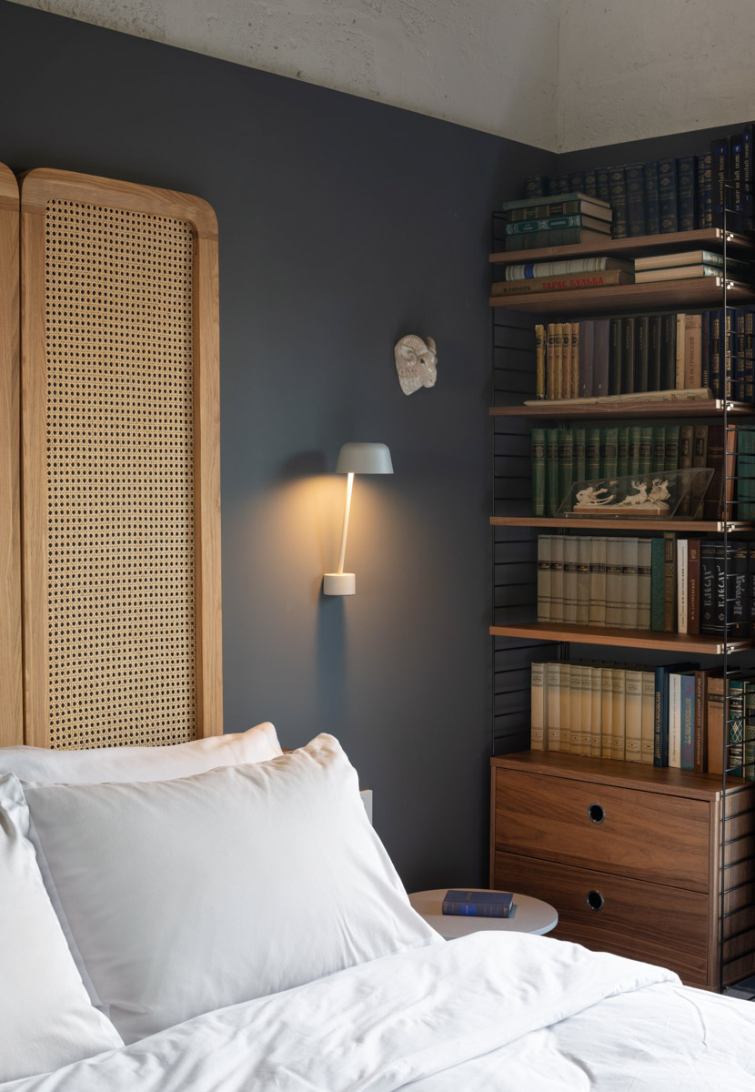 Особая атмосфера — вот за что гости так ценят древний Суздаль. Время там словно замедляется. Житель современного мегаполиса оказывается в непривычном для себя мире: тихо, свежий воздух и никаких многоэтажек. Многих буквально очаровывают дома с изразцовыми печами, деревянной резьбой и старинной мебелью. Дизайнеры грамотно пользуются этой ностальгией. К 1000-летию города-музея «Ключ-Медиа» собрал для вас пять усадеб, которые когда-либо попадали в поле зрения интерьерных журналов и сайтов. Осторожно, будет слишком много красоты!