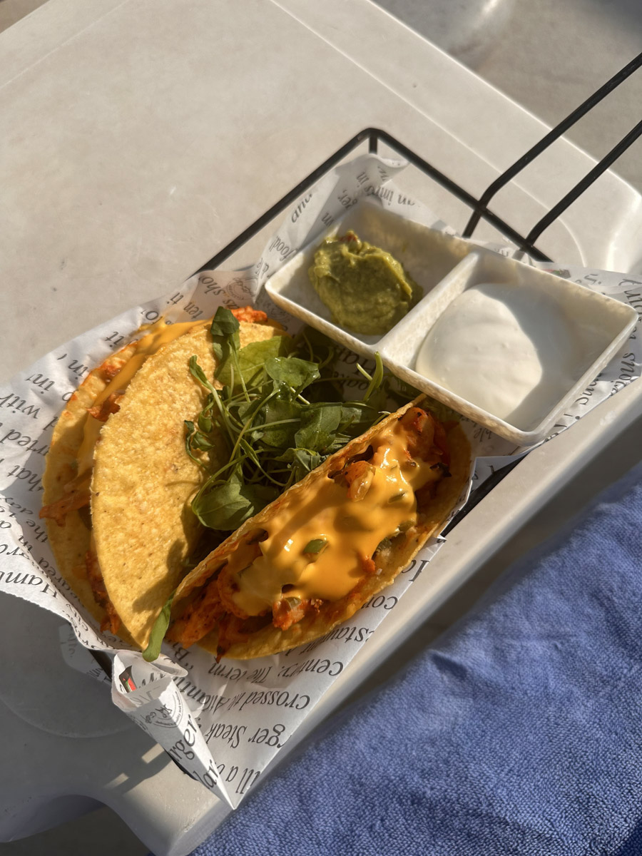 Этой зимой Карина Васильева побывала в одном из крупнейших городов ОАЭ. Чем она там занималась, с кем общалась и какие открытия впечатлили ее больше всего, владимирская ведущая поведала «Ключ-Медиа» в традиционной рубрике «Везде свои».