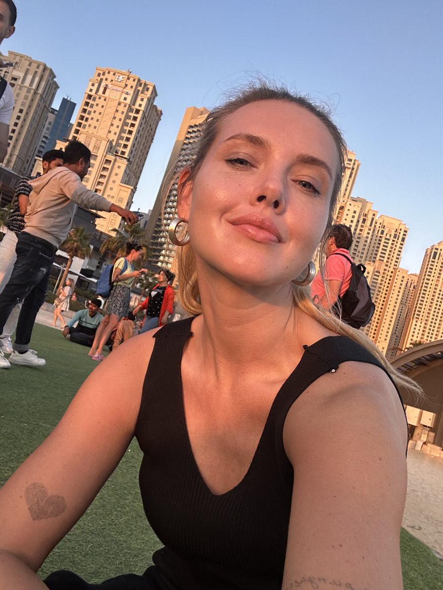 Этой зимой Карина Васильева побывала в одном из крупнейших городов ОАЭ. Чем она там занималась, с кем общалась и какие открытия впечатлили ее больше всего, владимирская ведущая поведала «Ключ-Медиа» в традиционной рубрике «Везде свои».