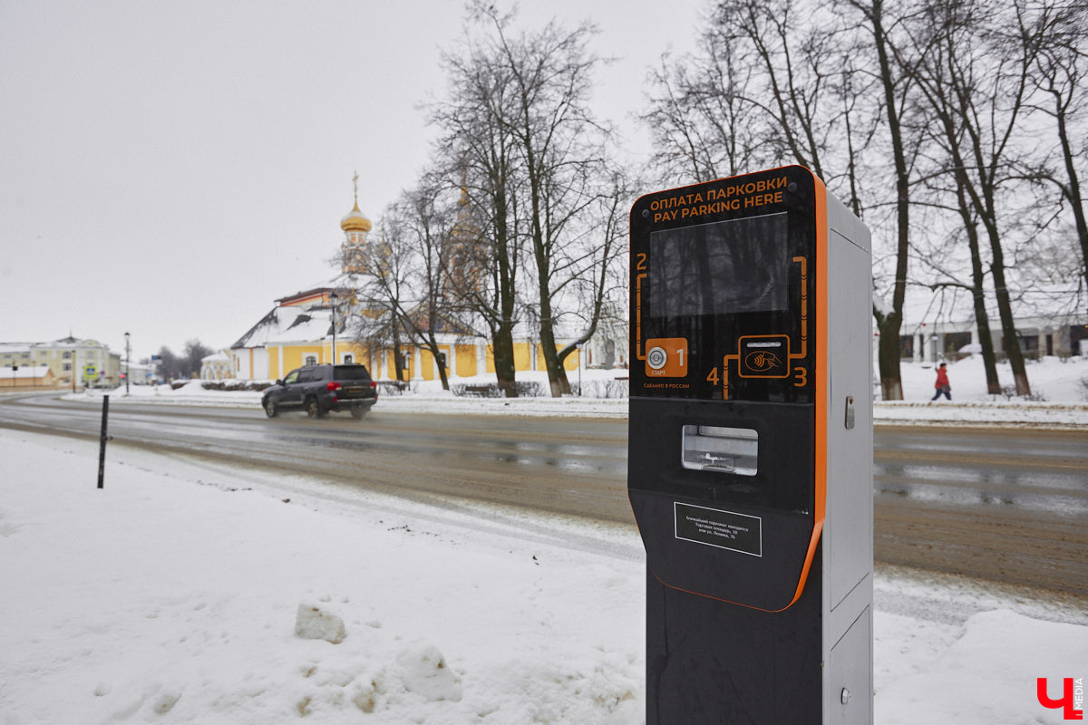 Актуальная новость для тех, кто любит посещать Суздаль: в городе установили бесплатные модульные туалеты. Но если за них платить не придется, то за парковку автомобиля будьте добры достать кошелек. Также он пригодится всем владельцам электромобилей.