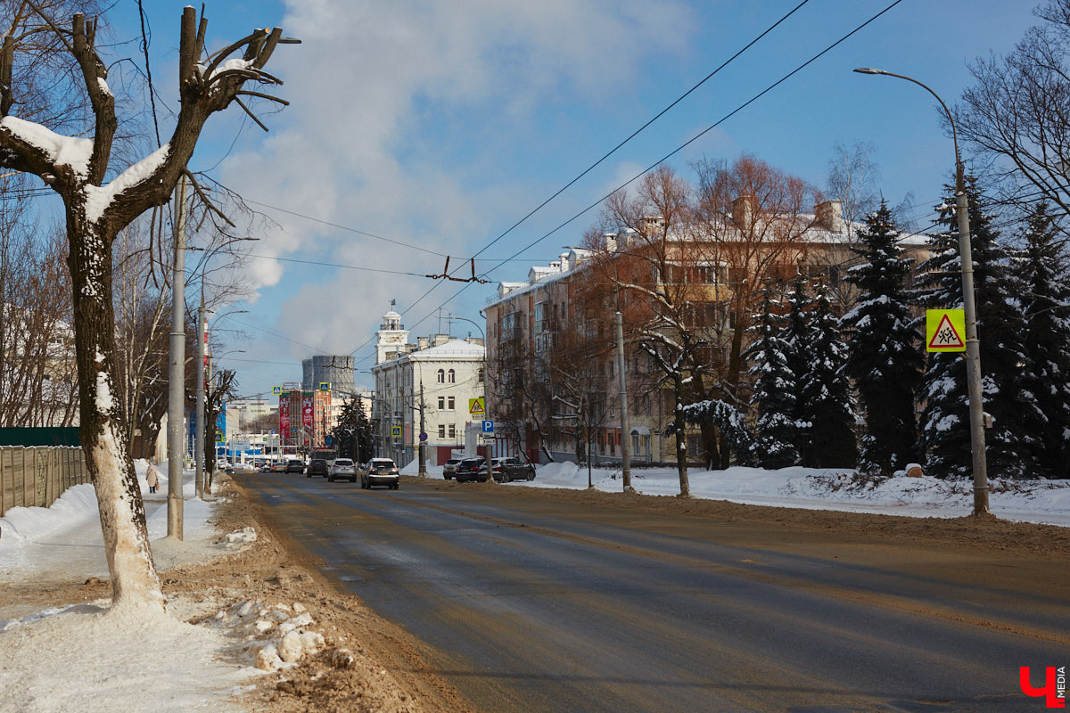 Людмила Пономарева начала трудиться архитектором-проектировщиком во Владимире с ноября 1946 года. Она окончила архитектурный факультет Московского высшего технического училища и 10 лет проработала в различных проектных организациях Москвы. Как член семьи репрессированного в 1938 году была отправлена в Джезказганский исправительно-трудовой лагерь в Казахстане. После ссылки в 1945 году Людмила Ивановна приняла предложение главного архитектора Александра Столетова занять место проектировщика в нашем городе. По ее проектам во Владимире построили очень красивые здания, которые до сих пор привлекают внимание.