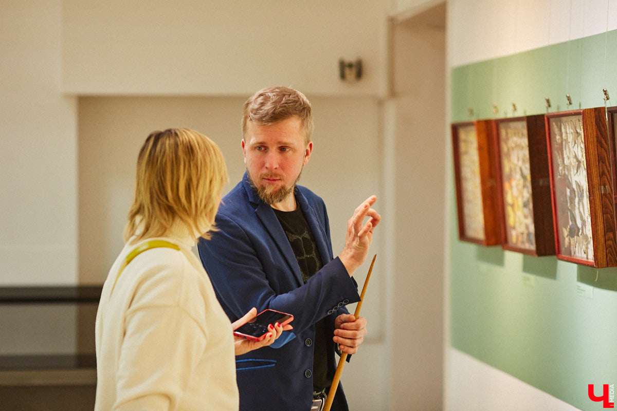 Руслан Жуков собрал коллекцию членистоногих. Одних только бабочек у него несколько тысяч, также он добавил к ним жуков, кузнечиков и даже тараканов. Всего за стеклом хранится четыре тысячи экземпляров, больше половины из них представлено на персональной выставке владимирского биолога в Музее природы.