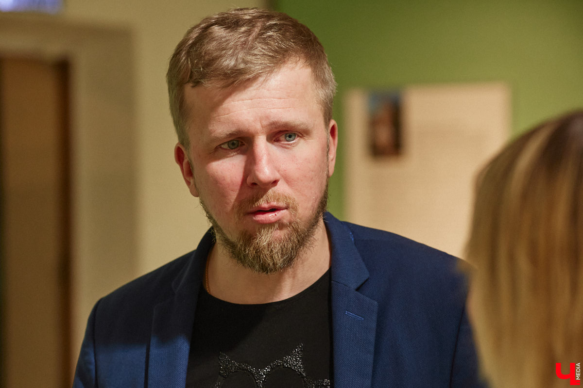 Руслан Жуков собрал коллекцию членистоногих. Одних только бабочек у него несколько тысяч, также он добавил к ним жуков, кузнечиков и даже тараканов. Всего за стеклом хранится четыре тысячи экземпляров, больше половины из них представлено на персональной выставке владимирского биолога в Музее природы.