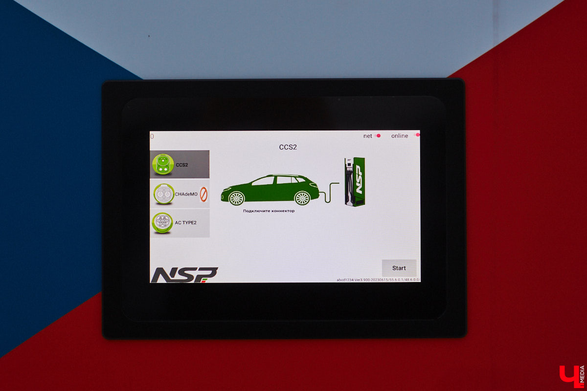 В 2024 году электромобилем мало кого удивишь. Наш регион от тренда на экологичный транспорт не отстает: зарядные станции растут как грибы после дождя. Сразу несколько свежеустановленных ЭЗС на владимирских улицах заприметил «Ключ-Медиа» и мимо, конечно, не прошел.