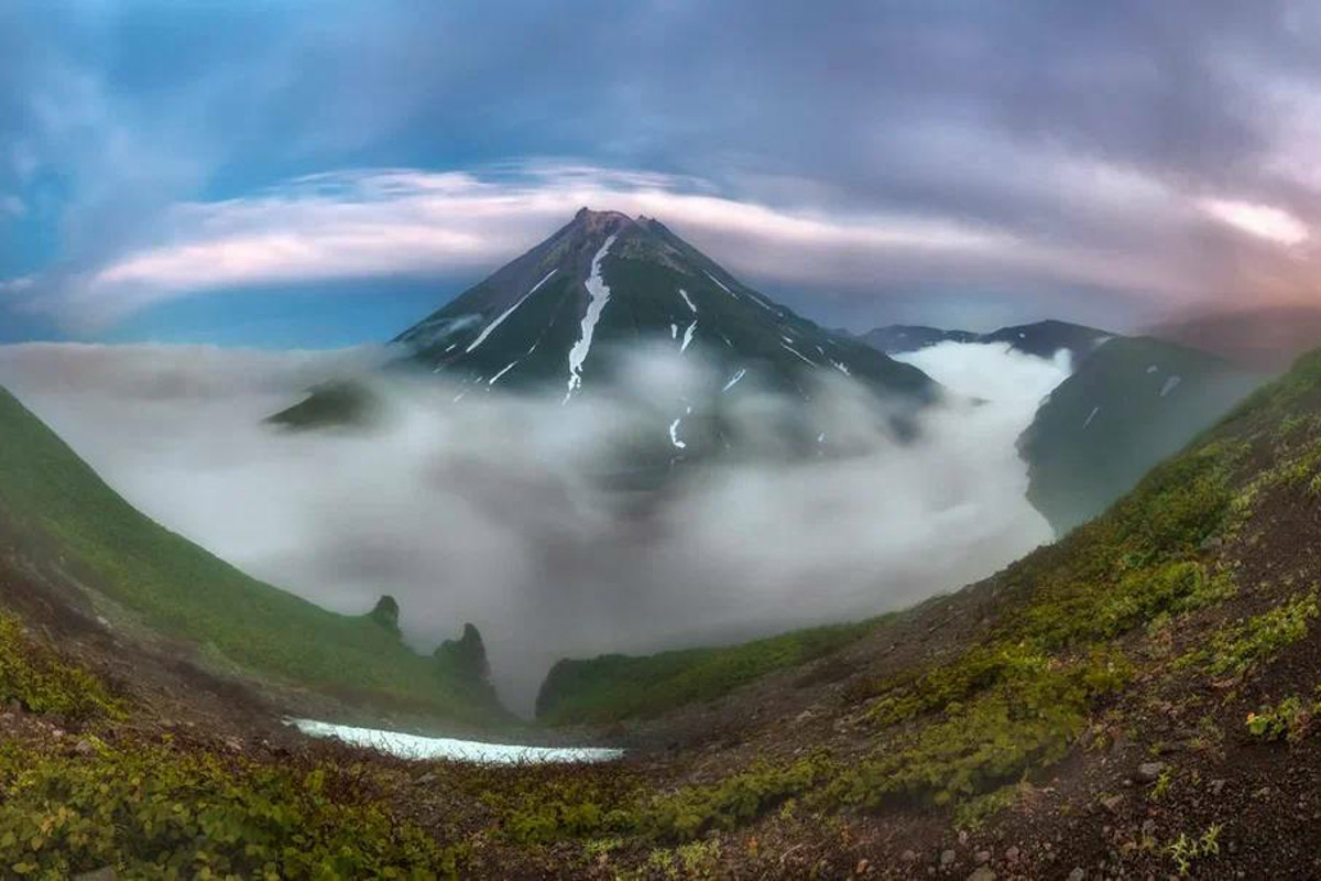 Семья владимирских дайверов Сергей и Мария Байковы объехала весь мир. Ребята ныряли в 46 странах, а теперь сосредоточились на путешествиях по России. И наша страна удивляет их снова и снова. На этот год все маршруты уже запланированы. Впереди 10 увлекательных туров от Байкала до Владивостока.