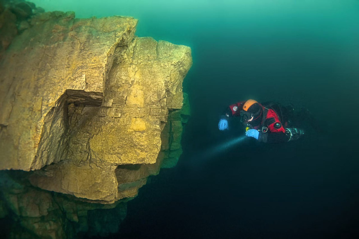 Семья владимирских дайверов Сергей и Мария Байковы объехала весь мир. Ребята ныряли в 46 странах, а теперь сосредоточились на путешествиях по России. И наша страна удивляет их снова и снова. На этот год все маршруты уже запланированы. Впереди 10 увлекательных туров от Байкала до Владивостока.