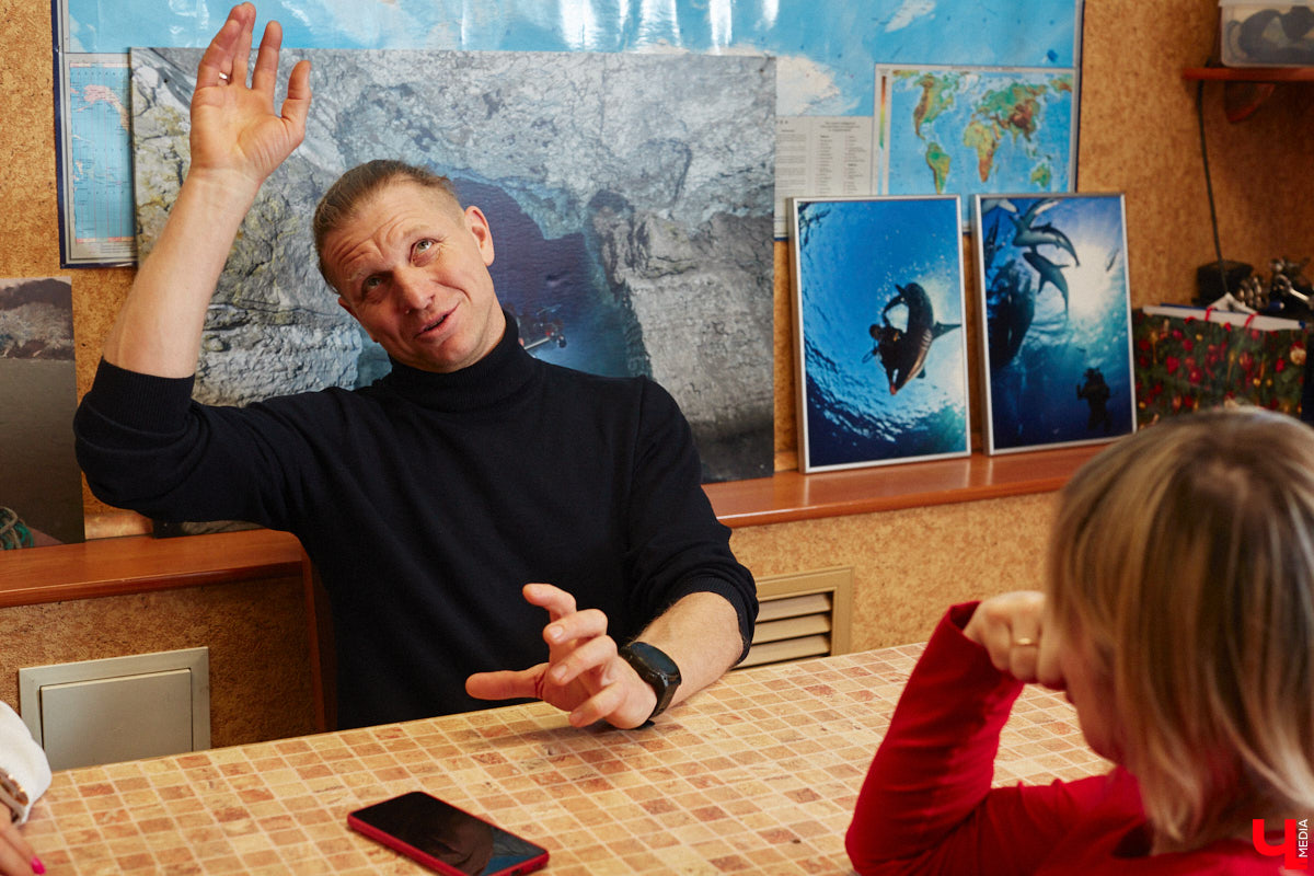 Семья владимирских дайверов Сергей и Мария Байковы объехала весь мир. Ребята ныряли в 46 странах, а теперь сосредоточились на путешествиях по России. И наша страна удивляет их снова и снова. На этот год все маршруты уже запланированы. Впереди 10 увлекательных туров от Байкала до Владивостока.