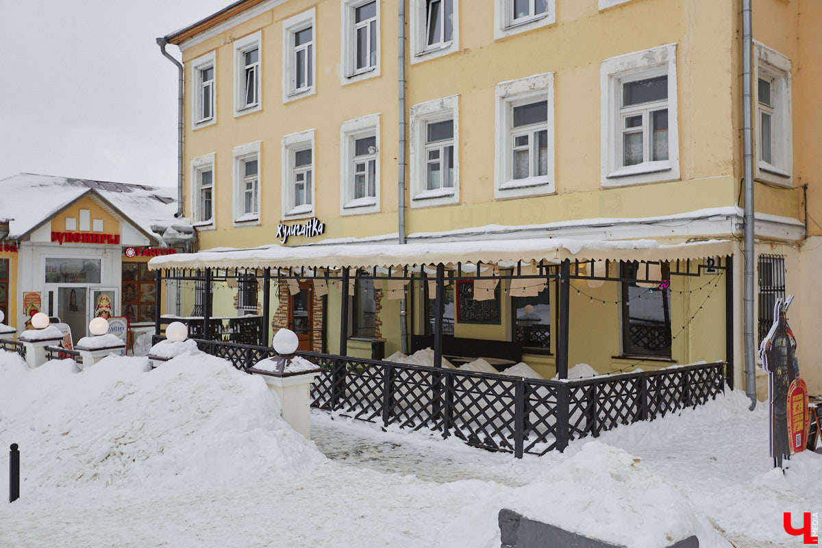 За недолгий срок во Владимире закрылось сразу несколько заведений. Популярная кофейня, ночной клуб и кафе-бар приказали долго жить. Но не спешите печалиться: одна локация уже обрела новый облик, другие же готовятся в самое ближайшее время удивить горожан трансформацией.