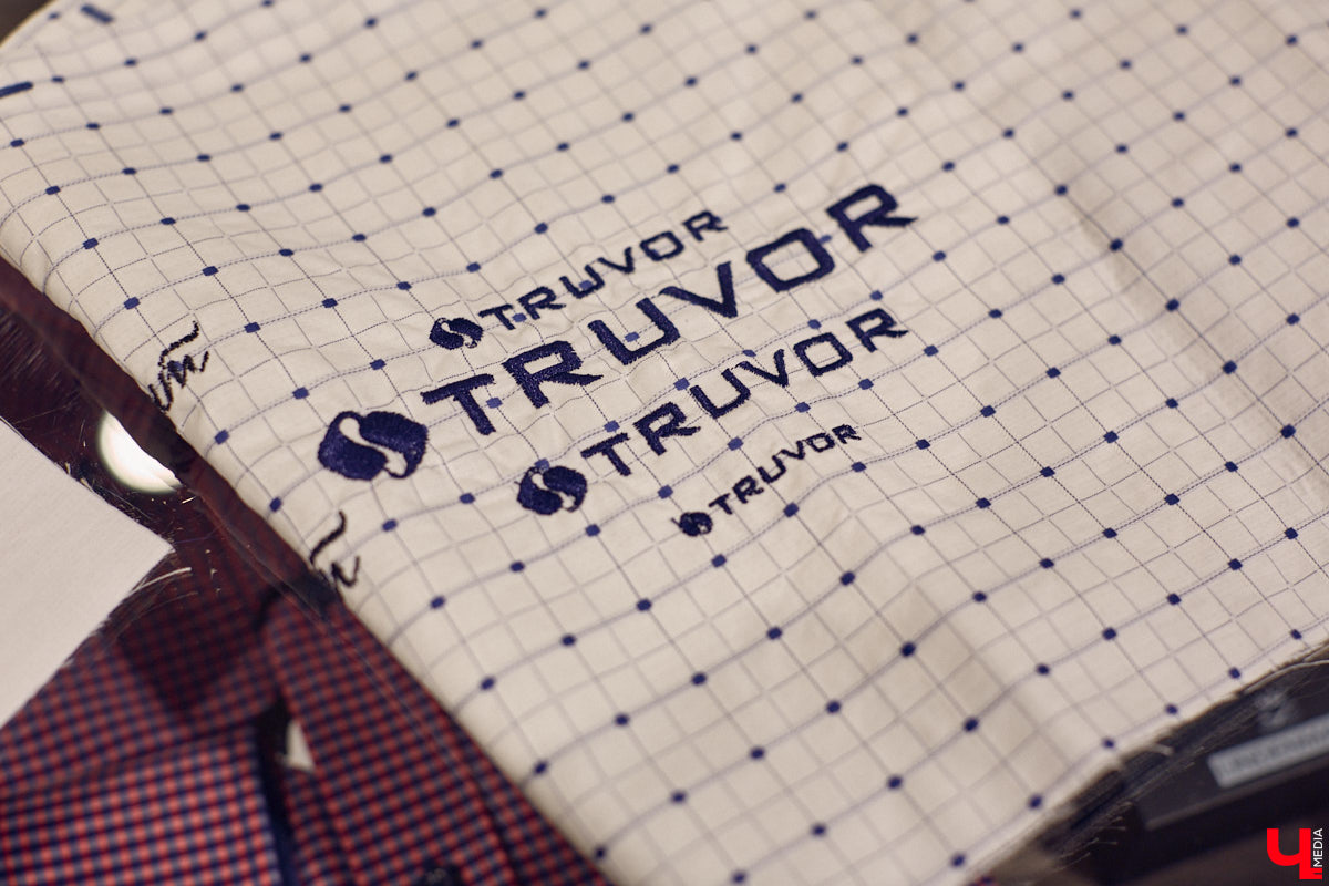 Порой обновить гардероб — непростая задача для представителей сильного пола. Особенно для тех, кто привык одеваться стильно и в соответствии со статусом. В преддверии главного мужского праздника страны мы наведались во владимирский салон TRUVOR, чтобы в компании ведущего Сергея Сажина оценить ассортимент магазина.