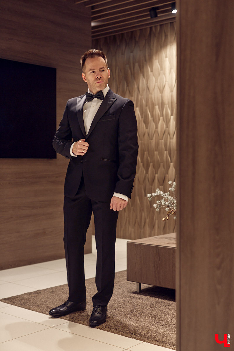 Порой обновить гардероб — непростая задача для представителей сильного пола. Особенно для тех, кто привык одеваться стильно и в соответствии со статусом. В преддверии главного мужского праздника страны мы наведались во владимирский салон TRUVOR, чтобы в компании ведущего Сергея Сажина оценить ассортимент магазина.