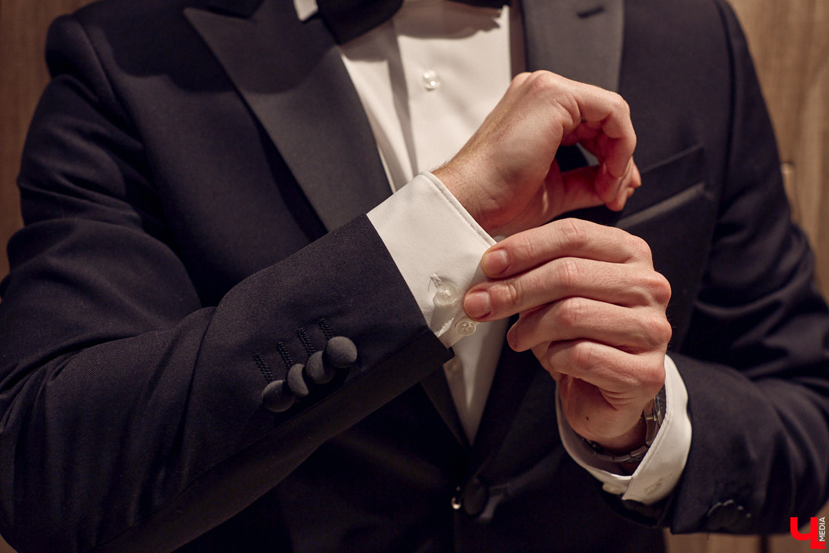 Порой обновить гардероб — непростая задача для представителей сильного пола. Особенно для тех, кто привык одеваться стильно и в соответствии со статусом. В преддверии главного мужского праздника страны мы наведались во владимирский салон TRUVOR, чтобы в компании ведущего Сергея Сажина оценить ассортимент магазина.