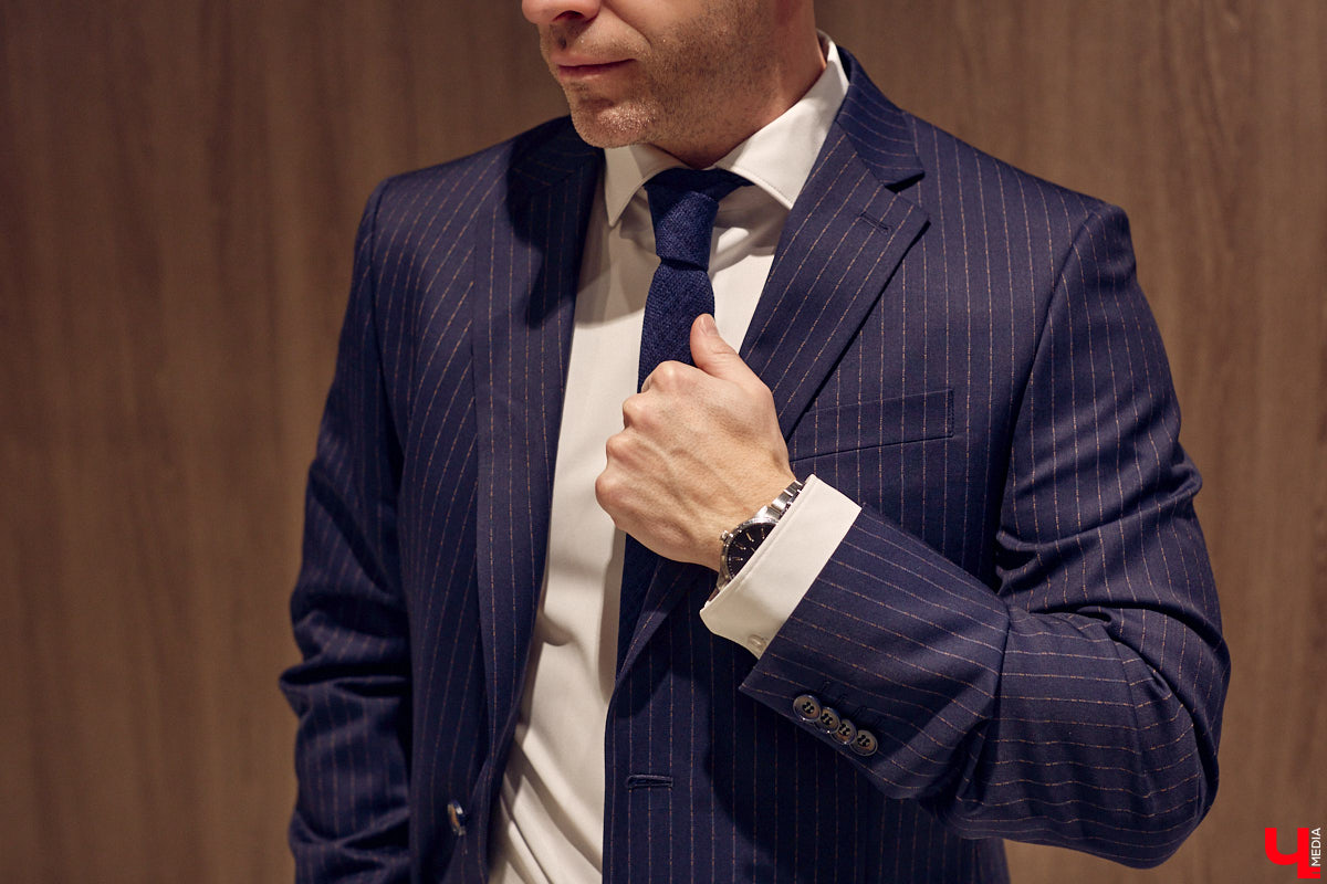 Порой обновить гардероб — непростая задача для представителей сильного пола. Особенно для тех, кто привык одеваться стильно и в соответствии со статусом. В преддверии главного мужского праздника страны мы наведались во владимирский салон TRUVOR, чтобы в компании ведущего Сергея Сажина оценить ассортимент магазина.