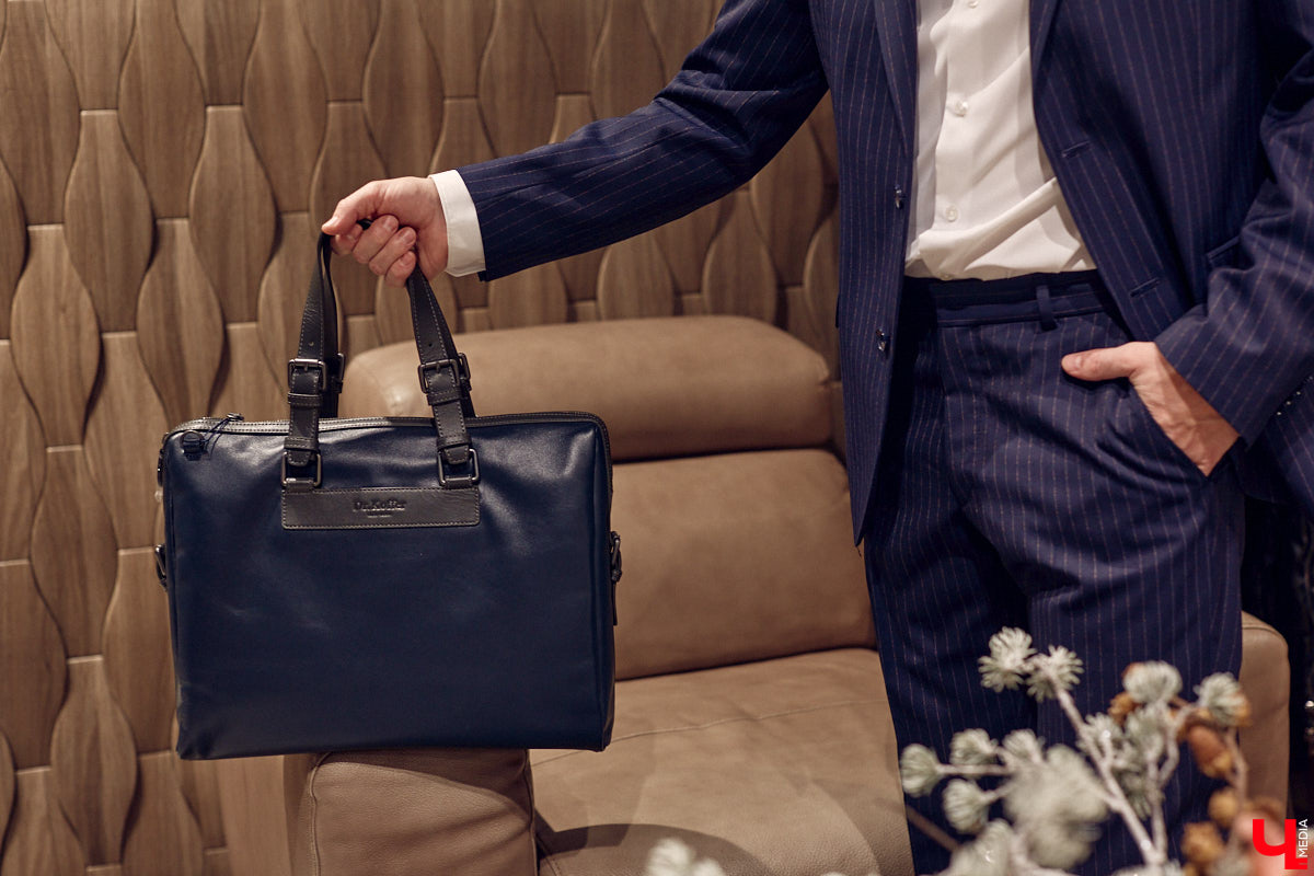 Порой обновить гардероб — непростая задача для представителей сильного пола. Особенно для тех, кто привык одеваться стильно и в соответствии со статусом. В преддверии главного мужского праздника страны мы наведались во владимирский салон TRUVOR, чтобы в компании ведущего Сергея Сажина оценить ассортимент магазина.