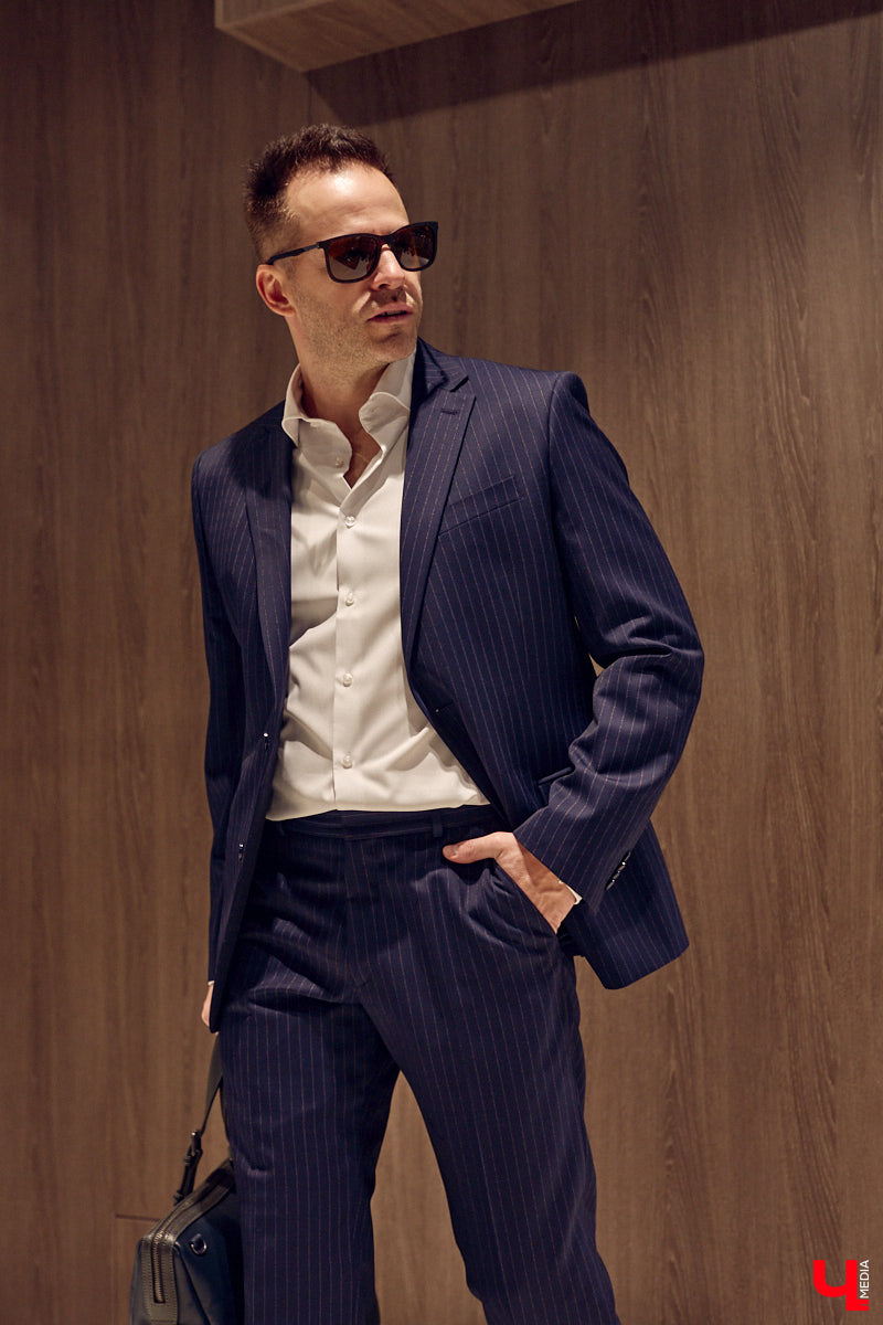 Порой обновить гардероб — непростая задача для представителей сильного пола. Особенно для тех, кто привык одеваться стильно и в соответствии со статусом. В преддверии главного мужского праздника страны мы наведались во владимирский салон TRUVOR, чтобы в компании ведущего Сергея Сажина оценить ассортимент магазина.