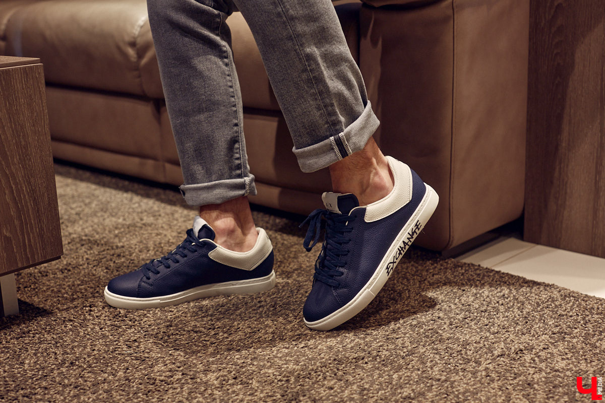 Порой обновить гардероб — непростая задача для представителей сильного пола. Особенно для тех, кто привык одеваться стильно и в соответствии со статусом. В преддверии главного мужского праздника страны мы наведались во владимирский салон TRUVOR, чтобы в компании ведущего Сергея Сажина оценить ассортимент магазина.