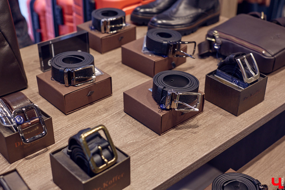 Порой обновить гардероб — непростая задача для представителей сильного пола. Особенно для тех, кто привык одеваться стильно и в соответствии со статусом. В преддверии главного мужского праздника страны мы наведались во владимирский салон TRUVOR, чтобы в компании ведущего Сергея Сажина оценить ассортимент магазина.