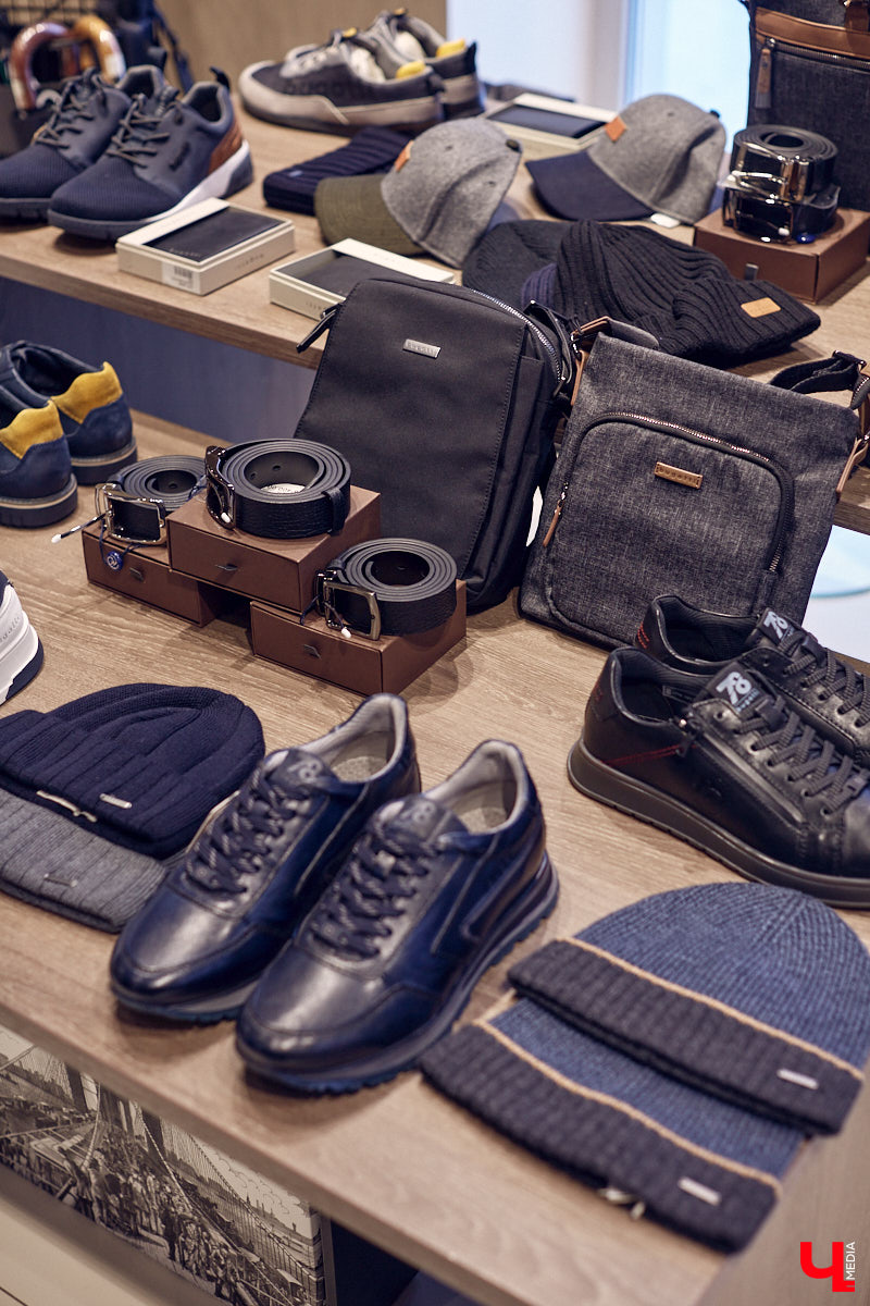 Порой обновить гардероб — непростая задача для представителей сильного пола. Особенно для тех, кто привык одеваться стильно и в соответствии со статусом. В преддверии главного мужского праздника страны мы наведались во владимирский салон TRUVOR, чтобы в компании ведущего Сергея Сажина оценить ассортимент магазина.