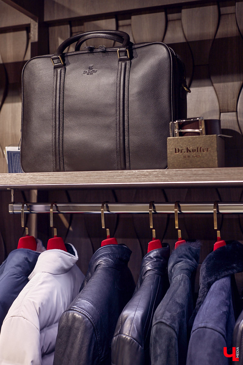 Порой обновить гардероб — непростая задача для представителей сильного пола. Особенно для тех, кто привык одеваться стильно и в соответствии со статусом. В преддверии главного мужского праздника страны мы наведались во владимирский салон TRUVOR, чтобы в компании ведущего Сергея Сажина оценить ассортимент магазина.