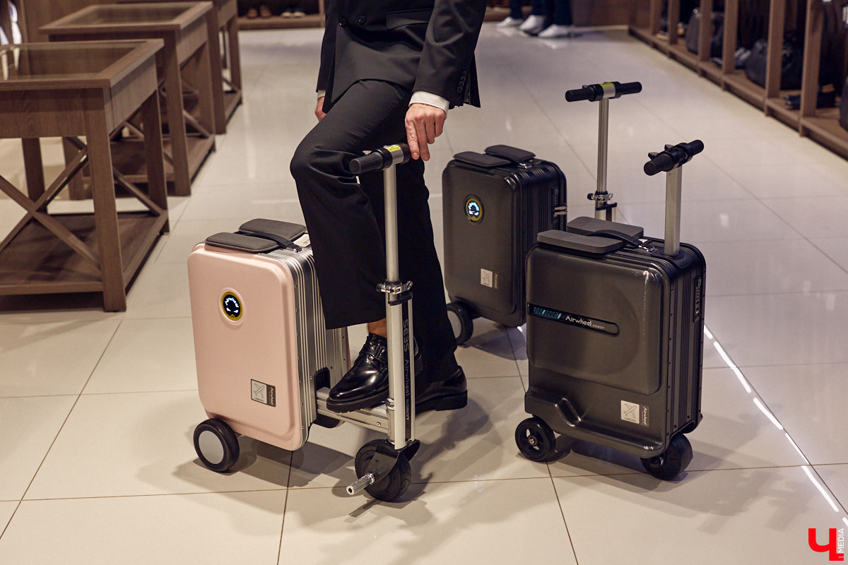 Порой обновить гардероб — непростая задача для представителей сильного пола. Особенно для тех, кто привык одеваться стильно и в соответствии со статусом. В преддверии главного мужского праздника страны мы наведались во владимирский салон TRUVOR, чтобы в компании ведущего Сергея Сажина оценить ассортимент магазина.