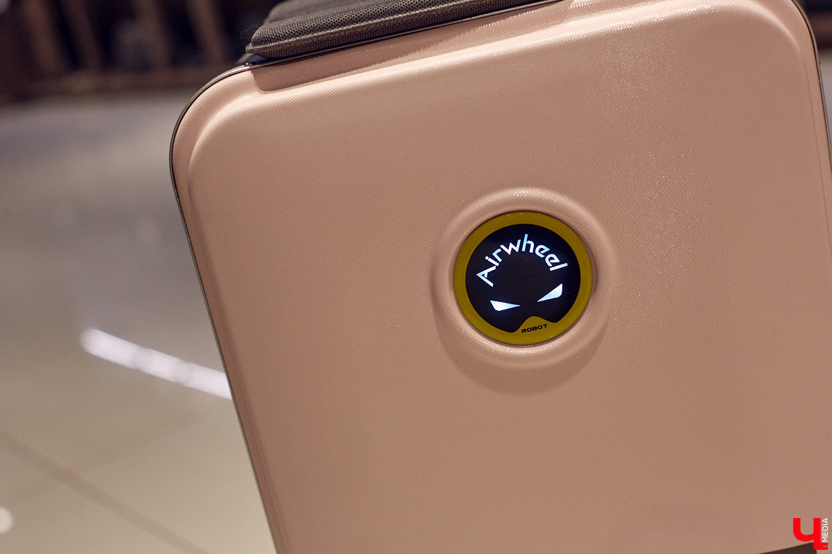 Порой обновить гардероб — непростая задача для представителей сильного пола. Особенно для тех, кто привык одеваться стильно и в соответствии со статусом. В преддверии главного мужского праздника страны мы наведались во владимирский салон TRUVOR, чтобы в компании ведущего Сергея Сажина оценить ассортимент магазина.