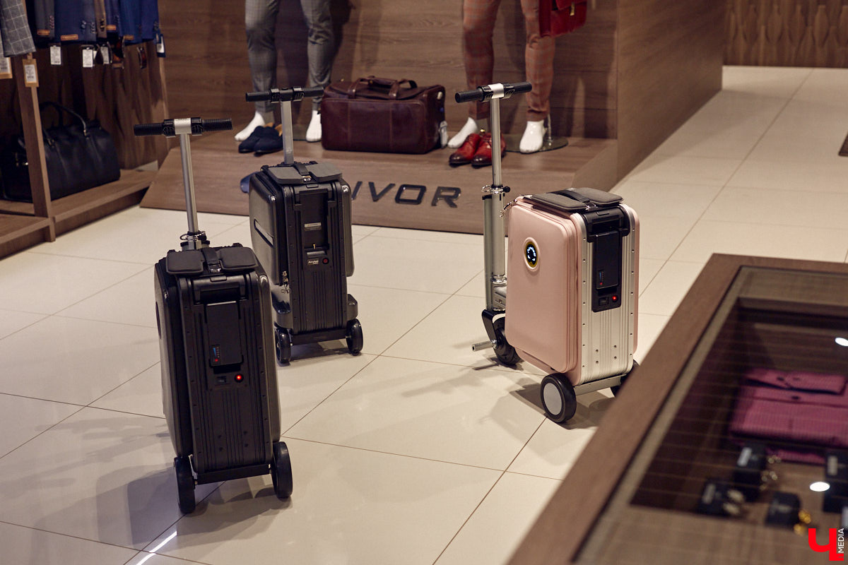 Порой обновить гардероб — непростая задача для представителей сильного пола. Особенно для тех, кто привык одеваться стильно и в соответствии со статусом. В преддверии главного мужского праздника страны мы наведались во владимирский салон TRUVOR, чтобы в компании ведущего Сергея Сажина оценить ассортимент магазина.