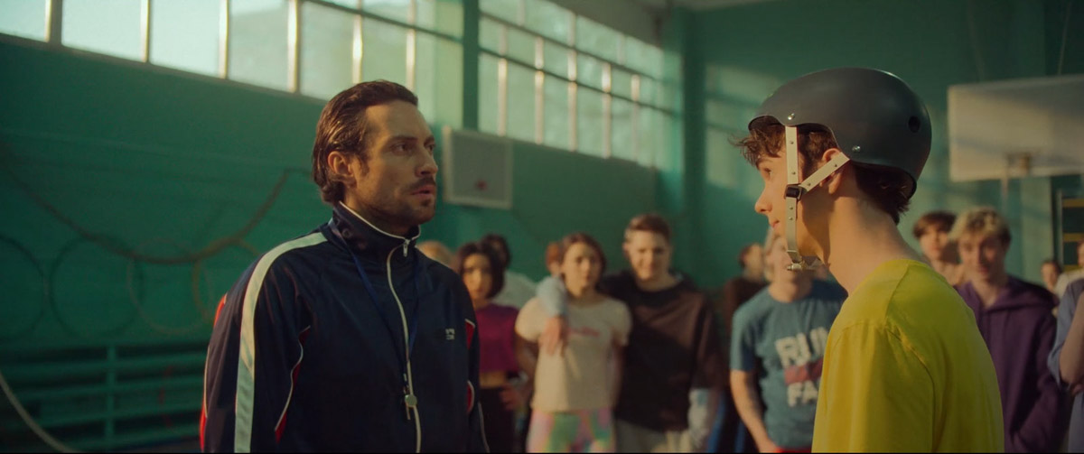 Попадание треков наших исполнителей в громкие проекты стало уже хорошей традицией. Но кольчугинские музыканты Школьник и Бау задали новую планку: за год их композиции прозвучали сразу в трех сериалах с высоким рейтингом: «Лада Голд», «Стрим» и «Волшебный участок». В этот список мог войти и кинохит «Слово пацана».