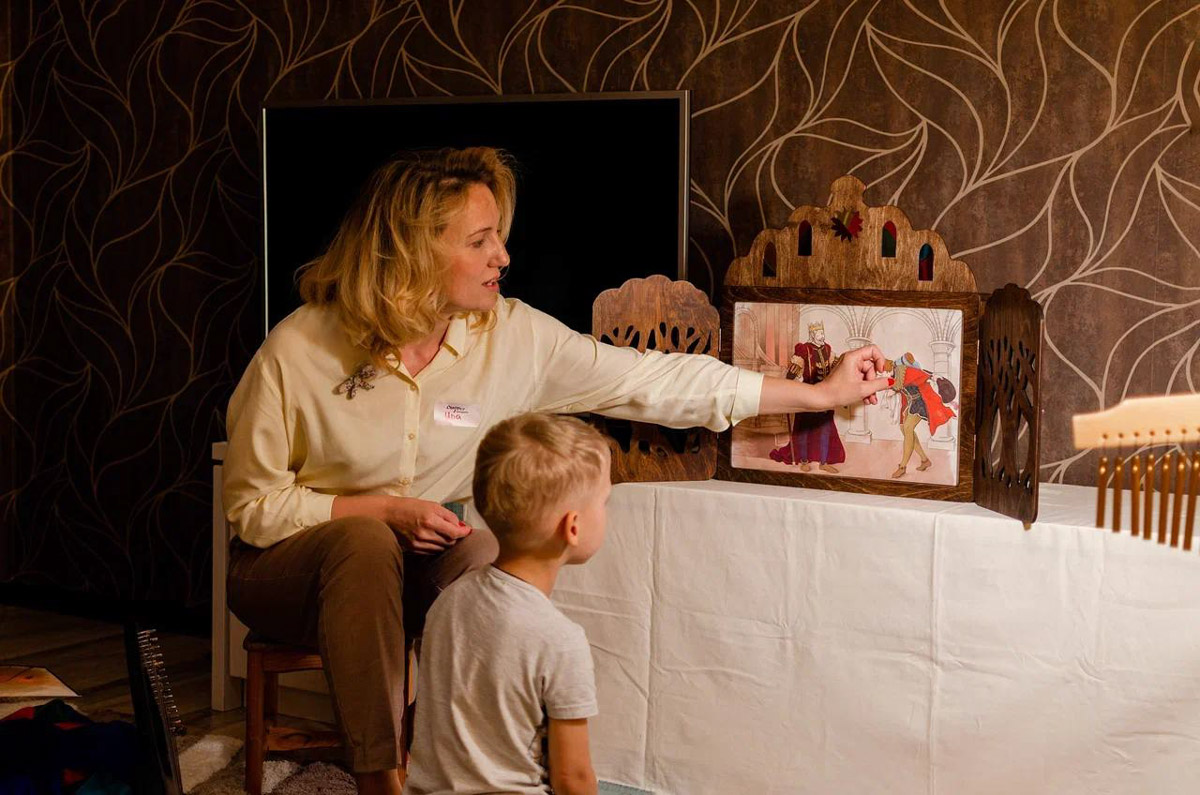 Швейцария — предел мечтаний или золотая клетка? Художник Нильс Мозиманн из Берна с супругой Ириной Ганиной нашли свою пристань не в сказочной стране на фоне медитативных Альп, а здесь — в камерном Владимире. Как складывается жизнь творческой пары в областной столице, за чашкой кофе узнал «Ключ-Медиа».