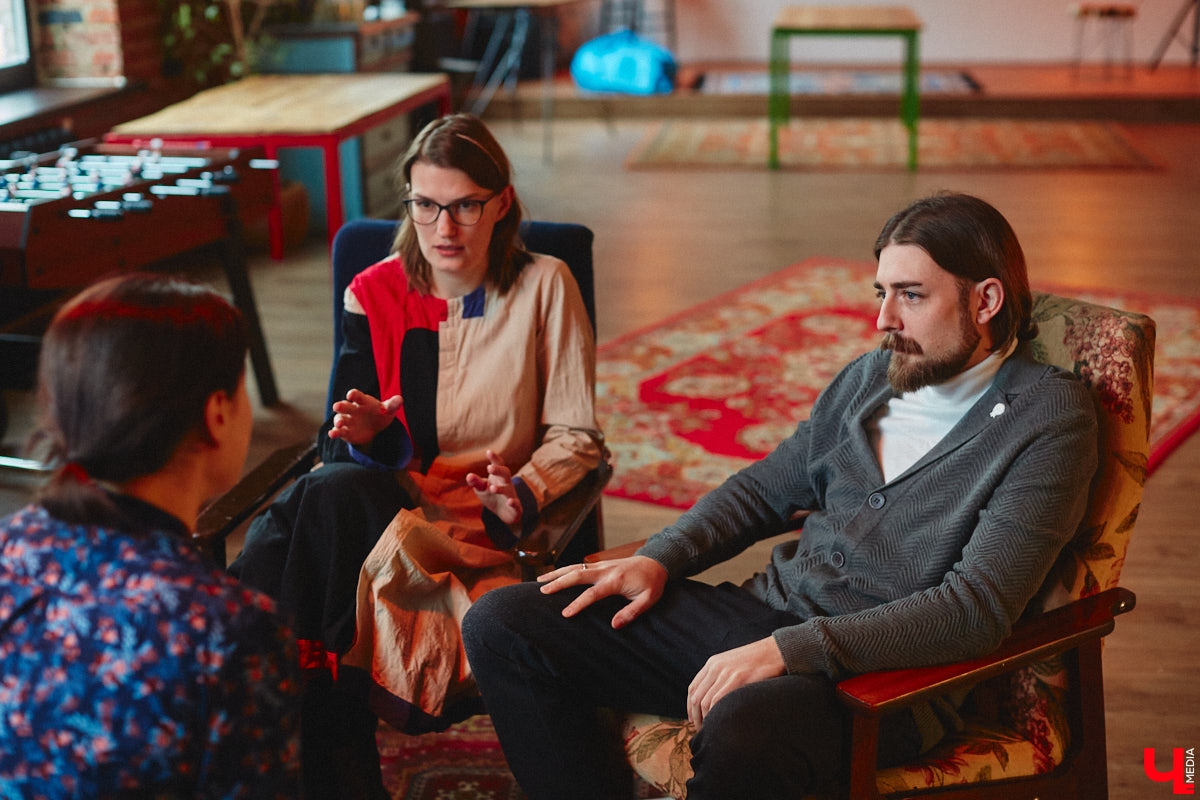 Швейцария — предел мечтаний или золотая клетка? Художник Нильс Мозиманн из Берна с супругой Ириной Ганиной нашли свою пристань не в сказочной стране на фоне медитативных Альп, а здесь — в камерном Владимире. Как складывается жизнь творческой пары в областной столице, за чашкой кофе узнал «Ключ-Медиа».