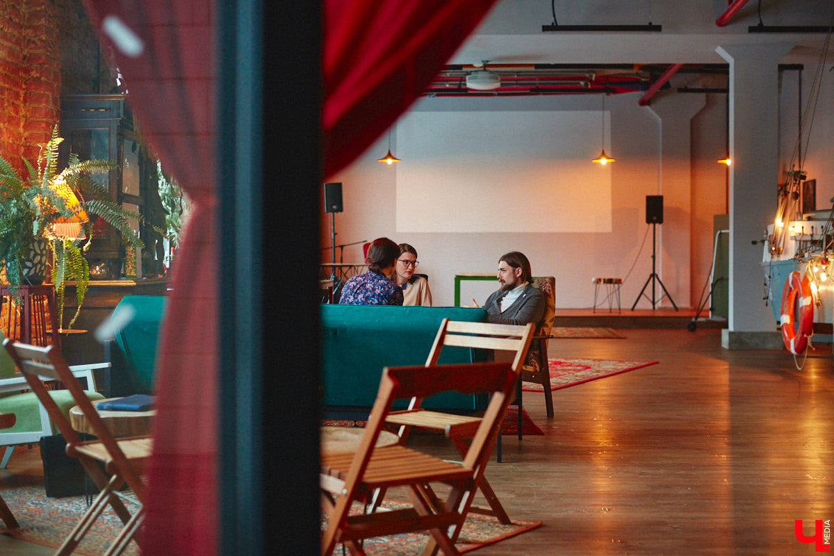 Швейцария — предел мечтаний или золотая клетка? Художник Нильс Мозиманн из Берна с супругой Ириной Ганиной нашли свою пристань не в сказочной стране на фоне медитативных Альп, а здесь — в камерном Владимире. Как складывается жизнь творческой пары в областной столице, за чашкой кофе узнал «Ключ-Медиа».