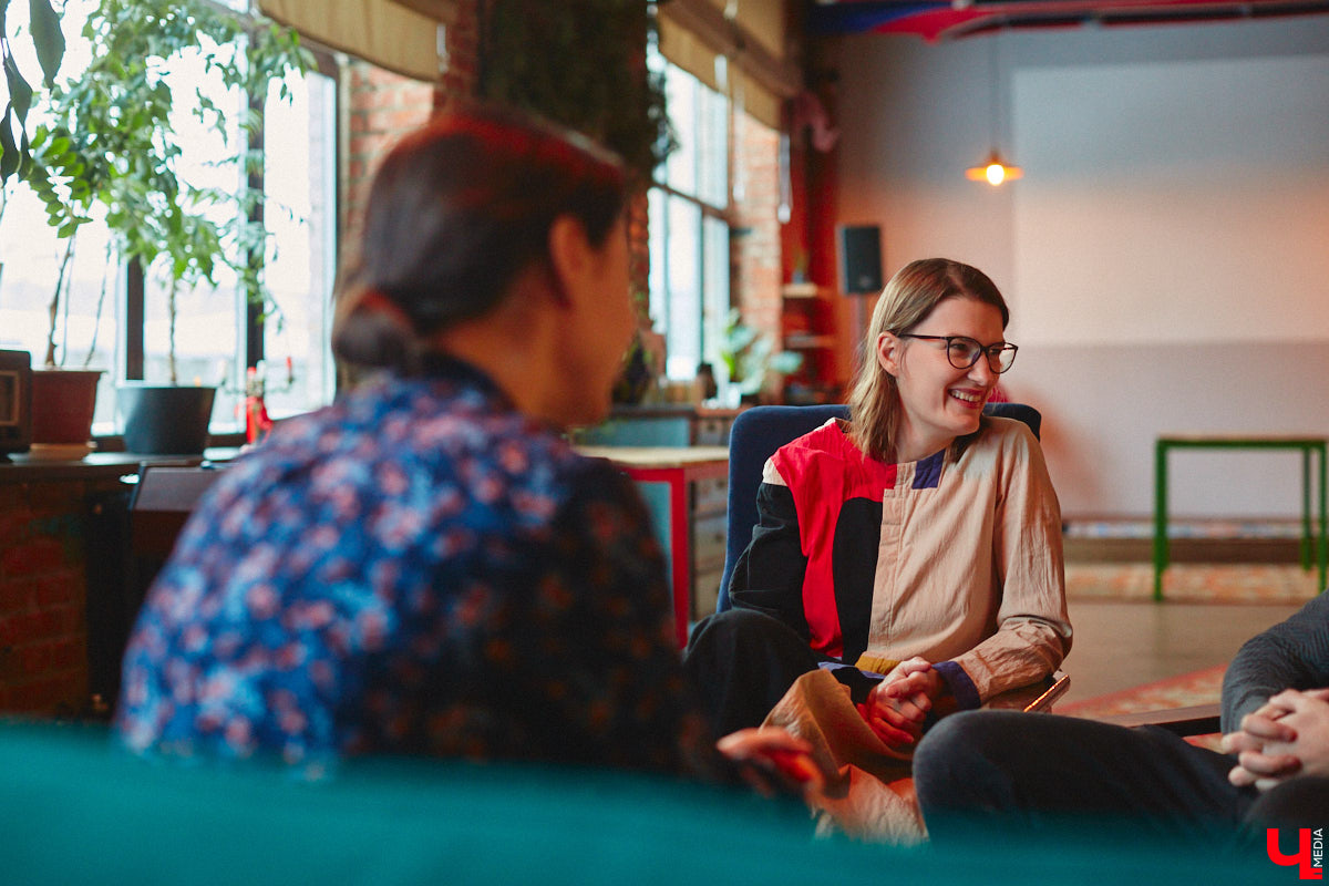 Швейцария — предел мечтаний или золотая клетка? Художник Нильс Мозиманн из Берна с супругой Ириной Ганиной нашли свою пристань не в сказочной стране на фоне медитативных Альп, а здесь — в камерном Владимире. Как складывается жизнь творческой пары в областной столице, за чашкой кофе узнал «Ключ-Медиа».