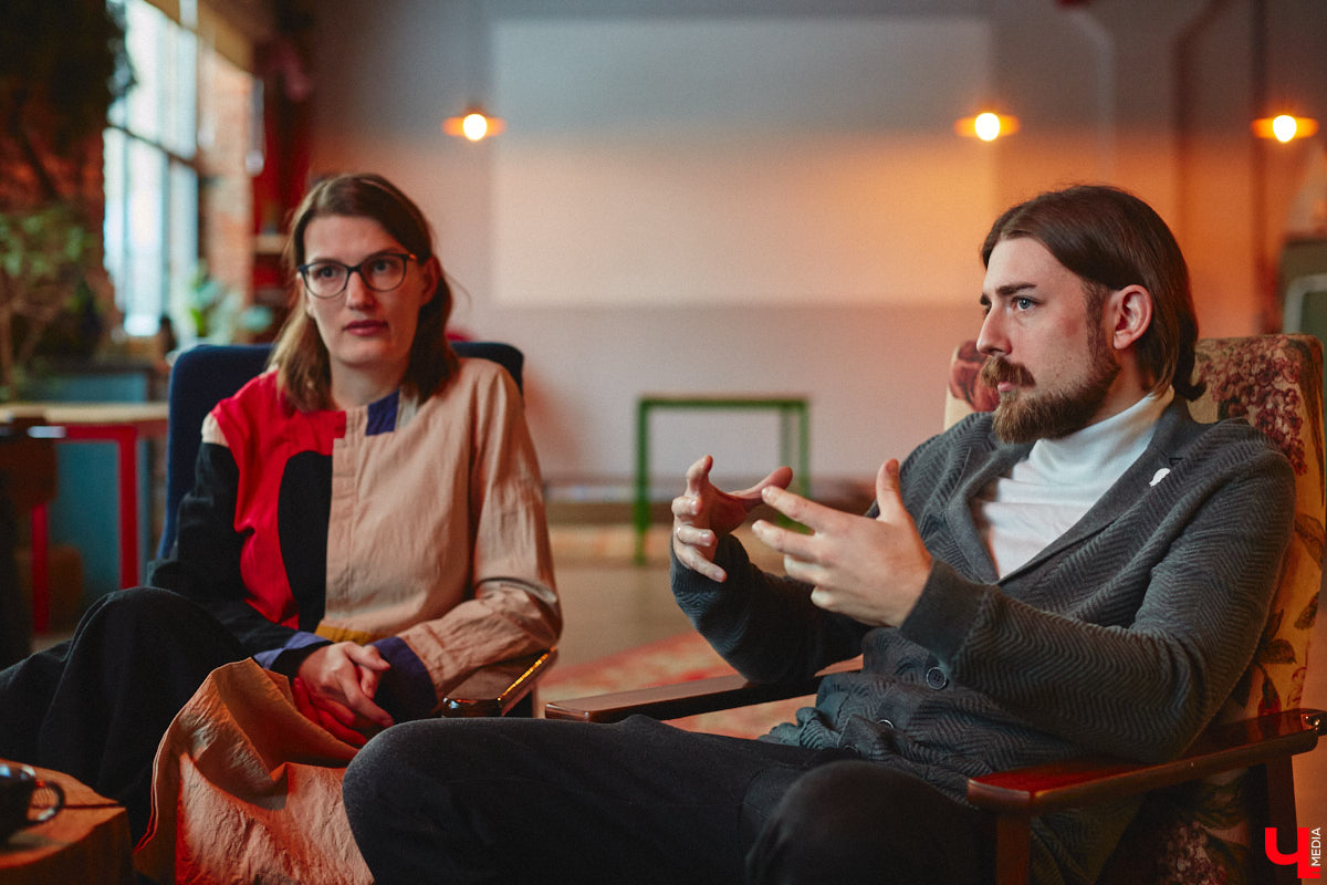 Швейцария — предел мечтаний или золотая клетка? Художник Нильс Мозиманн из Берна с супругой Ириной Ганиной нашли свою пристань не в сказочной стране на фоне медитативных Альп, а здесь — в камерном Владимире. Как складывается жизнь творческой пары в областной столице, за чашкой кофе узнал «Ключ-Медиа».