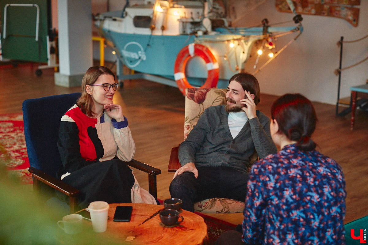 Швейцария — предел мечтаний или золотая клетка? Художник Нильс Мозиманн из Берна с супругой Ириной Ганиной нашли свою пристань не в сказочной стране на фоне медитативных Альп, а здесь — в камерном Владимире. Как складывается жизнь творческой пары в областной столице, за чашкой кофе узнал «Ключ-Медиа».