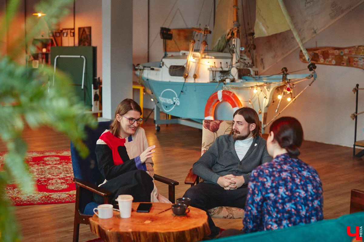 Швейцария — предел мечтаний или золотая клетка? Художник Нильс Мозиманн из Берна с супругой Ириной Ганиной нашли свою пристань не в сказочной стране на фоне медитативных Альп, а здесь — в камерном Владимире. Как складывается жизнь творческой пары в областной столице, за чашкой кофе узнал «Ключ-Медиа».