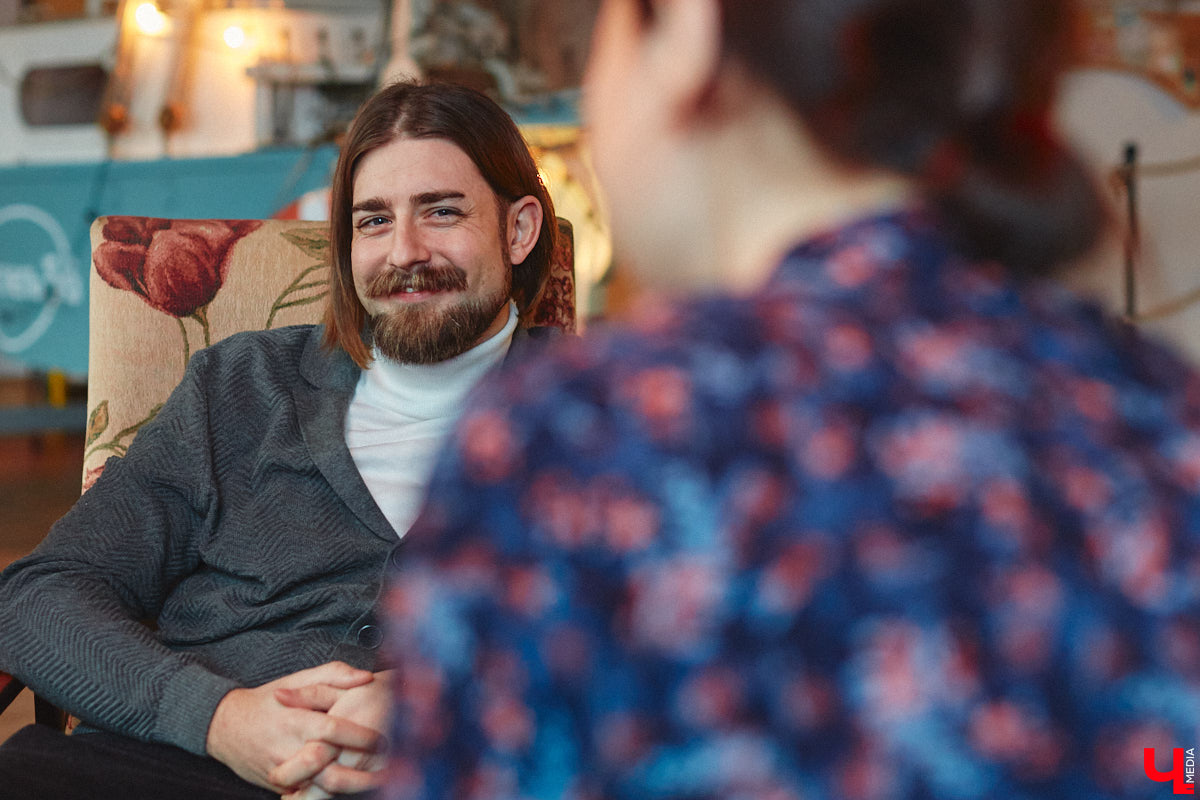 Швейцария — предел мечтаний или золотая клетка? Художник Нильс Мозиманн из Берна с супругой Ириной Ганиной нашли свою пристань не в сказочной стране на фоне медитативных Альп, а здесь — в камерном Владимире. Как складывается жизнь творческой пары в областной столице, за чашкой кофе узнал «Ключ-Медиа».