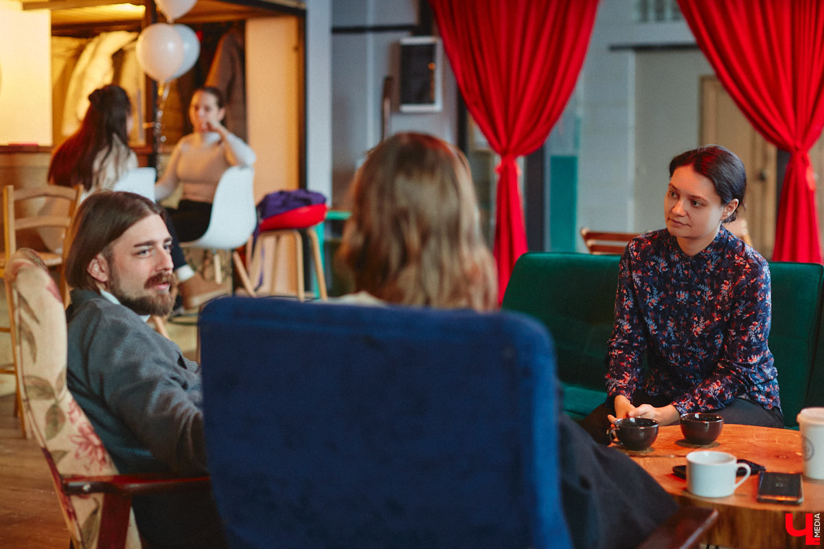 Швейцария — предел мечтаний или золотая клетка? Художник Нильс Мозиманн из Берна с супругой Ириной Ганиной нашли свою пристань не в сказочной стране на фоне медитативных Альп, а здесь — в камерном Владимире. Как складывается жизнь творческой пары в областной столице, за чашкой кофе узнал «Ключ-Медиа».