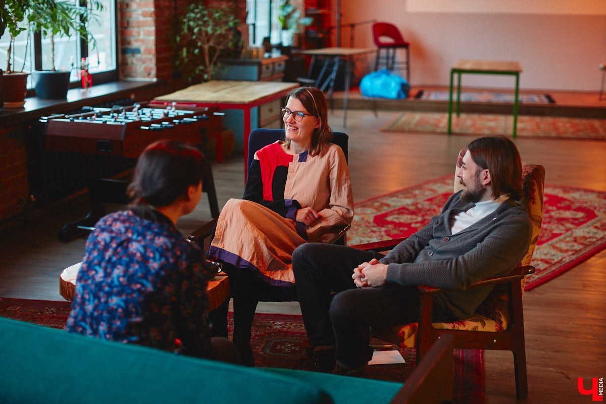 Швейцария — предел мечтаний или золотая клетка? Художник Нильс Мозиманн из Берна с супругой Ириной Ганиной нашли свою пристань не в сказочной стране на фоне медитативных Альп, а здесь — в камерном Владимире. Как складывается жизнь творческой пары в областной столице, за чашкой кофе узнал «Ключ-Медиа».