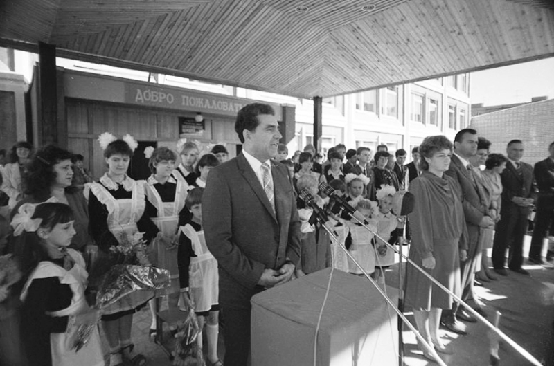 26 февраля 1973 года на базе строящегося Владимирского тепличного комбината был организован совхоз «Тепличный». Его строительство началось в 1971 году, а с 1973-го совхоз площадью 54 гектаров стал выпускать первую продукцию, которая сразу же появилась на прилавках местных магазинов. В день рождения одного из старейших предприятий нашего города, который в прошлом году отметил свой полувековой юбилей, давайте вспомним самые удивительные факты из его истории.