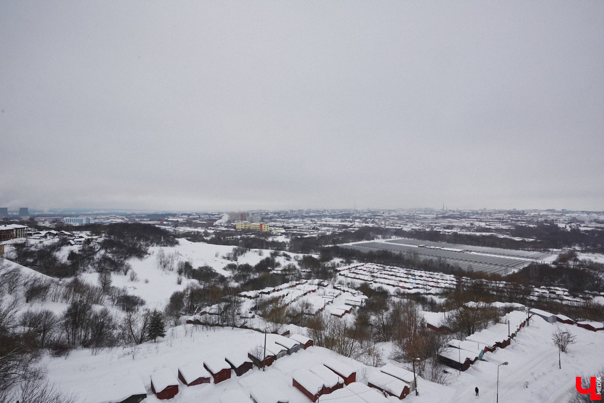 26 февраля 1973 года на базе строящегося Владимирского тепличного комбината был организован совхоз «Тепличный». Его строительство началось в 1971 году, а с 1973-го совхоз площадью 54 гектаров стал выпускать первую продукцию, которая сразу же появилась на прилавках местных магазинов. В день рождения одного из старейших предприятий нашего города, который в прошлом году отметил свой полувековой юбилей, давайте вспомним самые удивительные факты из его истории.