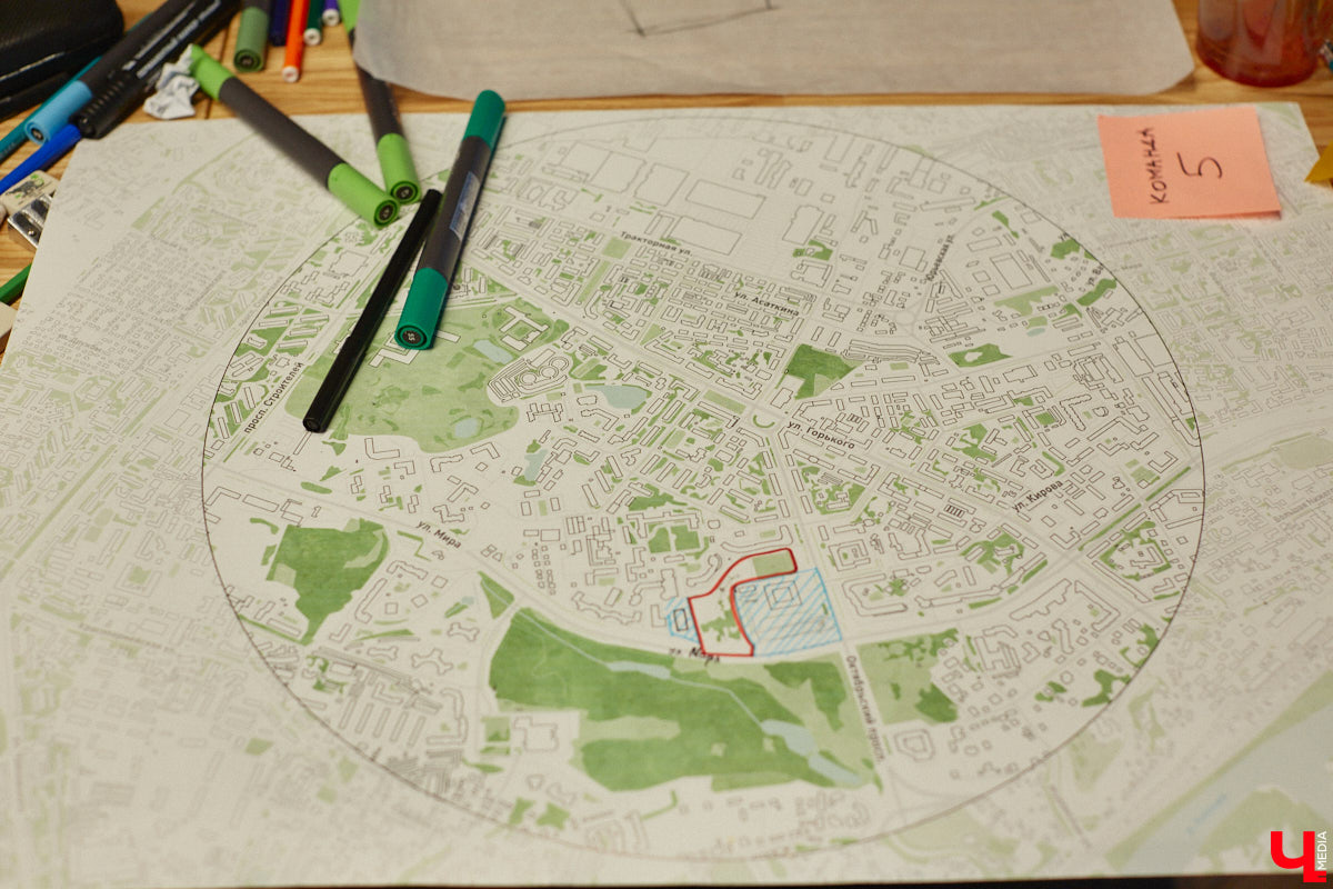 А что, если нам под силу изменить окружающую действительность? Это не безумие, а факт, доказанный массой успешных практик. Именно ими с владимирцами делились эксперты со всех уголков страны на урбанистическом фестивале «ПереосмыслениеФЕСТ-2024» 25 февраля. Что предлагали и о чем дискутировали его участники — в фоторепортаже «Ключ-Медиа».