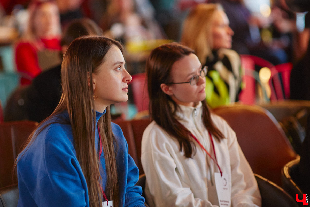А что, если нам под силу изменить окружающую действительность? Это не безумие, а факт, доказанный массой успешных практик. Именно ими с владимирцами делились эксперты со всех уголков страны на урбанистическом фестивале «ПереосмыслениеФЕСТ-2024» 25 февраля. Что предлагали и о чем дискутировали его участники — в фоторепортаже «Ключ-Медиа».