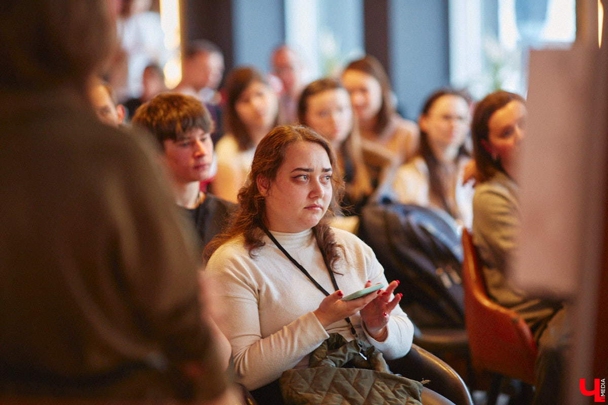 А что, если нам под силу изменить окружающую действительность? Это не безумие, а факт, доказанный массой успешных практик. Именно ими с владимирцами делились эксперты со всех уголков страны на урбанистическом фестивале «ПереосмыслениеФЕСТ-2024» 25 февраля. Что предлагали и о чем дискутировали его участники — в фоторепортаже «Ключ-Медиа».