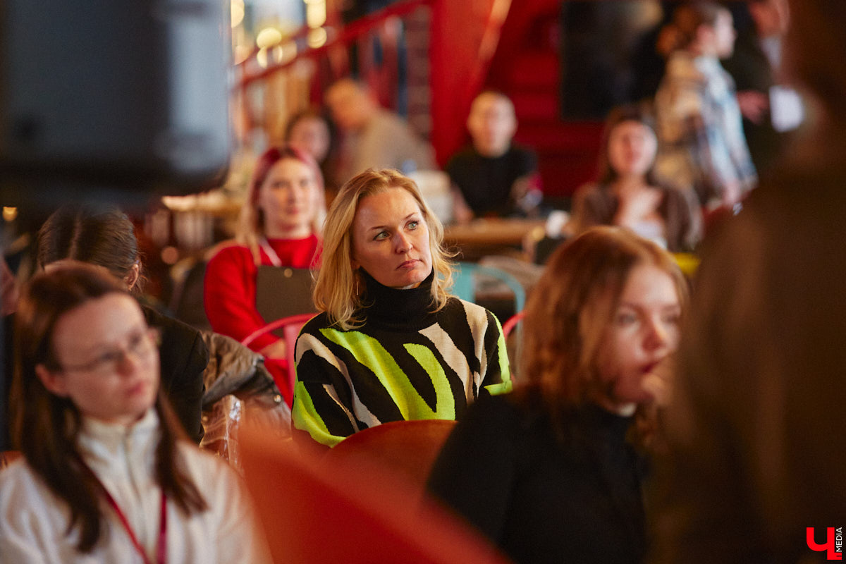 А что, если нам под силу изменить окружающую действительность? Это не безумие, а факт, доказанный массой успешных практик. Именно ими с владимирцами делились эксперты со всех уголков страны на урбанистическом фестивале «ПереосмыслениеФЕСТ-2024» 25 февраля. Что предлагали и о чем дискутировали его участники — в фоторепортаже «Ключ-Медиа».