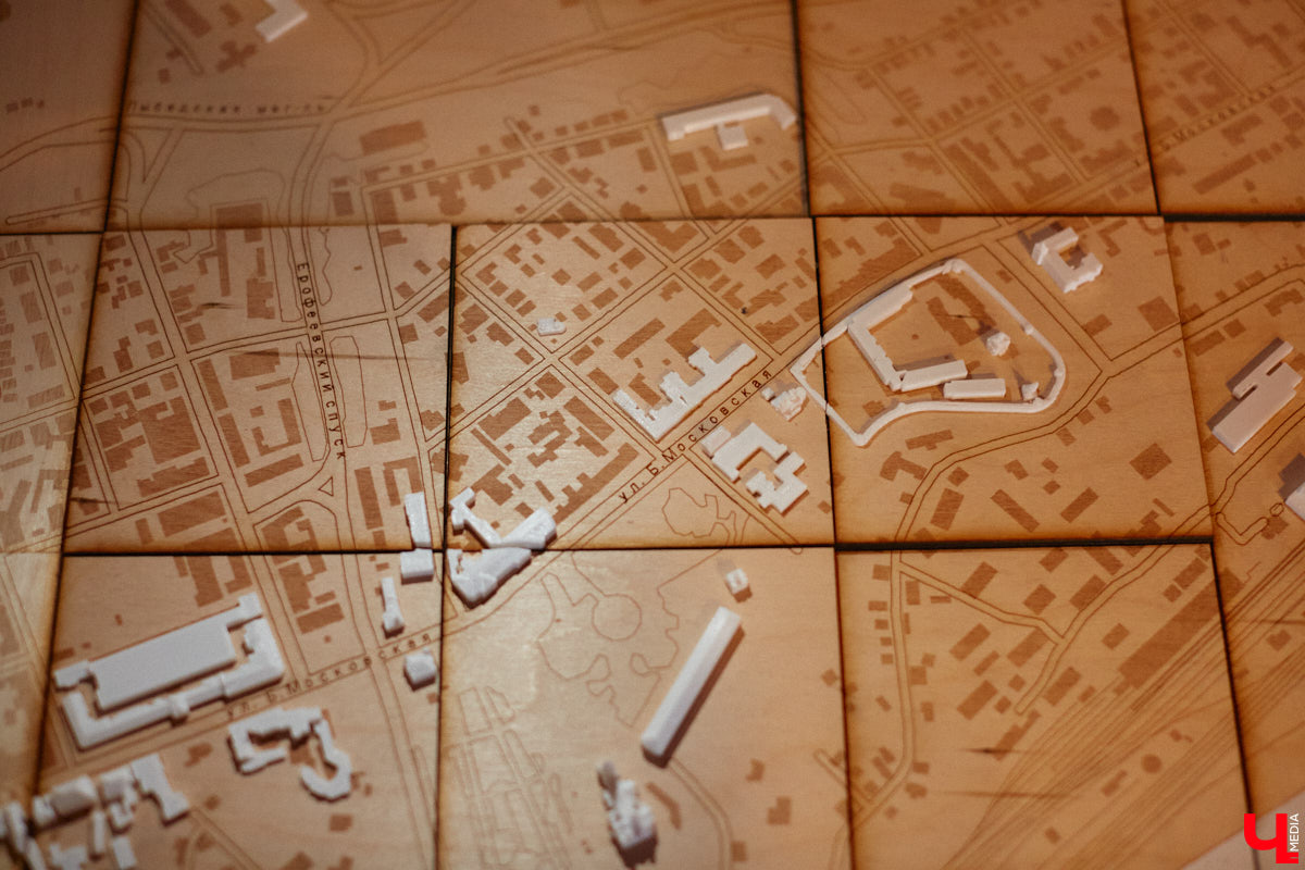 А что, если нам под силу изменить окружающую действительность? Это не безумие, а факт, доказанный массой успешных практик. Именно ими с владимирцами делились эксперты со всех уголков страны на урбанистическом фестивале «ПереосмыслениеФЕСТ-2024» 25 февраля. Что предлагали и о чем дискутировали его участники — в фоторепортаже «Ключ-Медиа».