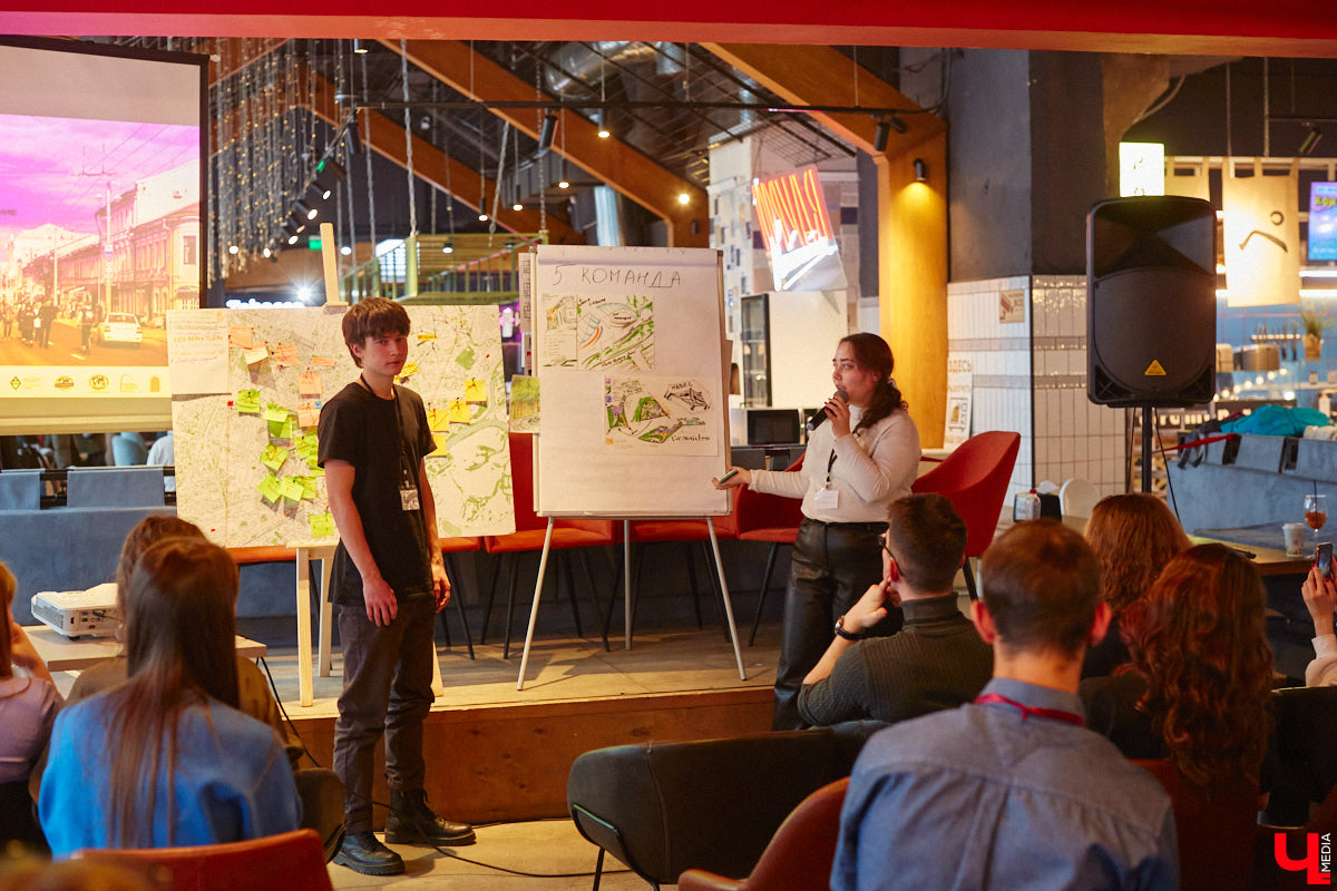 А что, если нам под силу изменить окружающую действительность? Это не безумие, а факт, доказанный массой успешных практик. Именно ими с владимирцами делились эксперты со всех уголков страны на урбанистическом фестивале «ПереосмыслениеФЕСТ-2024» 25 февраля. Что предлагали и о чем дискутировали его участники — в фоторепортаже «Ключ-Медиа».