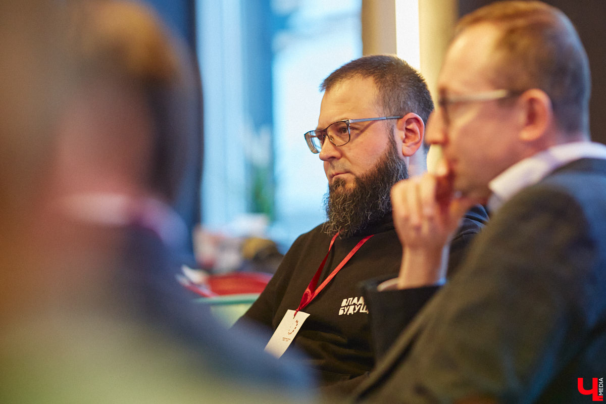 А что, если нам под силу изменить окружающую действительность? Это не безумие, а факт, доказанный массой успешных практик. Именно ими с владимирцами делились эксперты со всех уголков страны на урбанистическом фестивале «ПереосмыслениеФЕСТ-2024» 25 февраля. Что предлагали и о чем дискутировали его участники — в фоторепортаже «Ключ-Медиа».