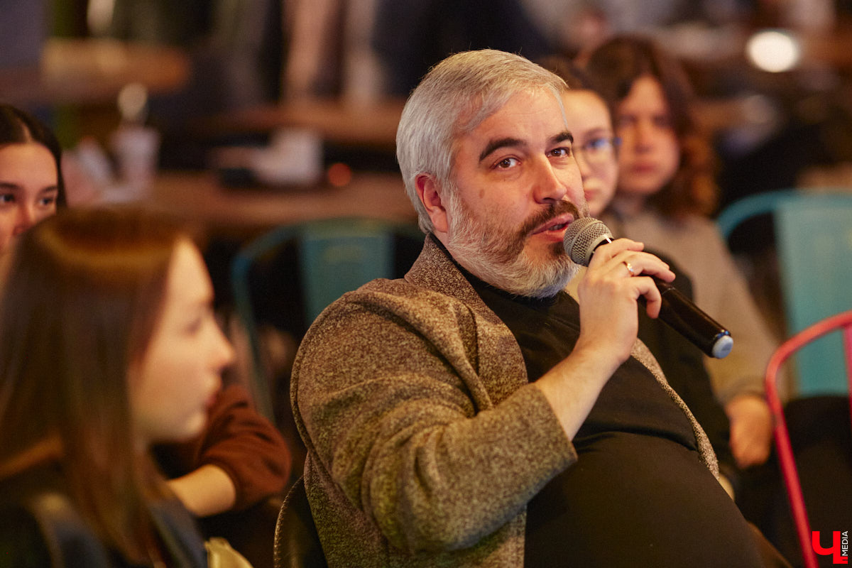 А что, если нам под силу изменить окружающую действительность? Это не безумие, а факт, доказанный массой успешных практик. Именно ими с владимирцами делились эксперты со всех уголков страны на урбанистическом фестивале «ПереосмыслениеФЕСТ-2024» 25 февраля. Что предлагали и о чем дискутировали его участники — в фоторепортаже «Ключ-Медиа».