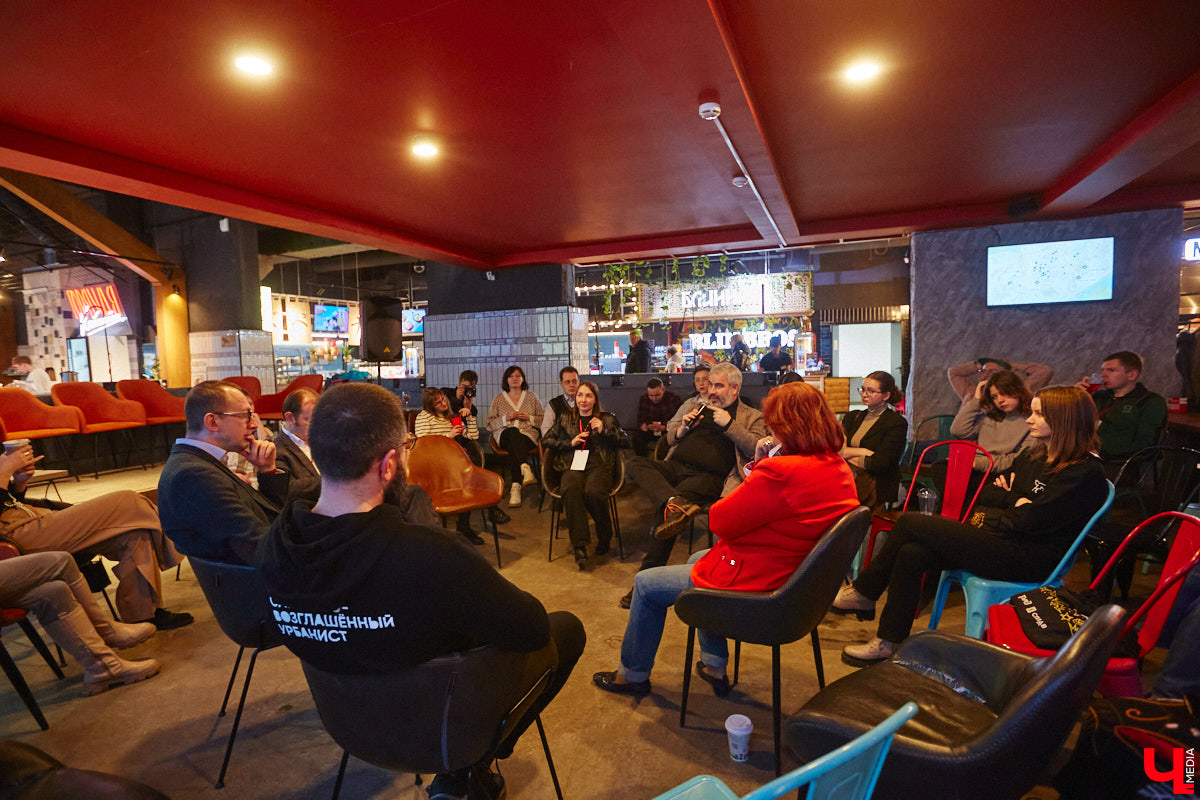 А что, если нам под силу изменить окружающую действительность? Это не безумие, а факт, доказанный массой успешных практик. Именно ими с владимирцами делились эксперты со всех уголков страны на урбанистическом фестивале «ПереосмыслениеФЕСТ-2024» 25 февраля. Что предлагали и о чем дискутировали его участники — в фоторепортаже «Ключ-Медиа».