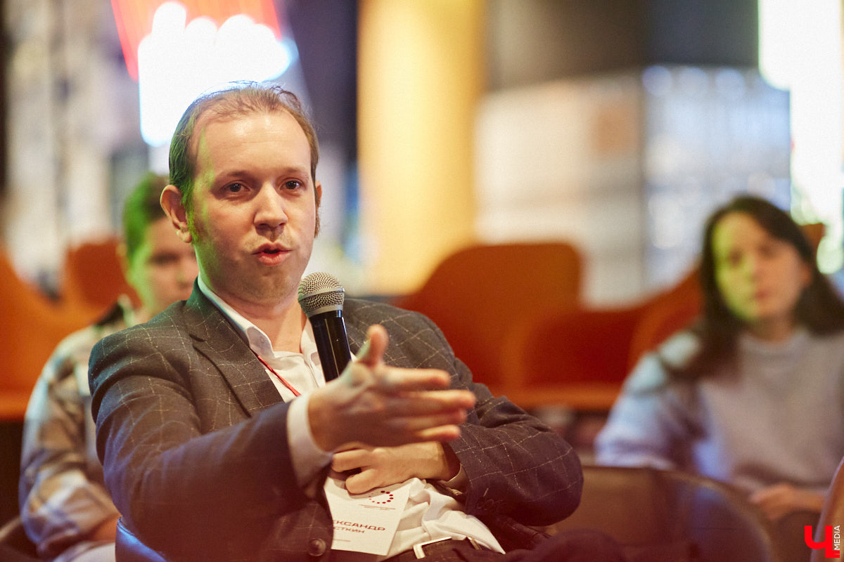 А что, если нам под силу изменить окружающую действительность? Это не безумие, а факт, доказанный массой успешных практик. Именно ими с владимирцами делились эксперты со всех уголков страны на урбанистическом фестивале «ПереосмыслениеФЕСТ-2024» 25 февраля. Что предлагали и о чем дискутировали его участники — в фоторепортаже «Ключ-Медиа».