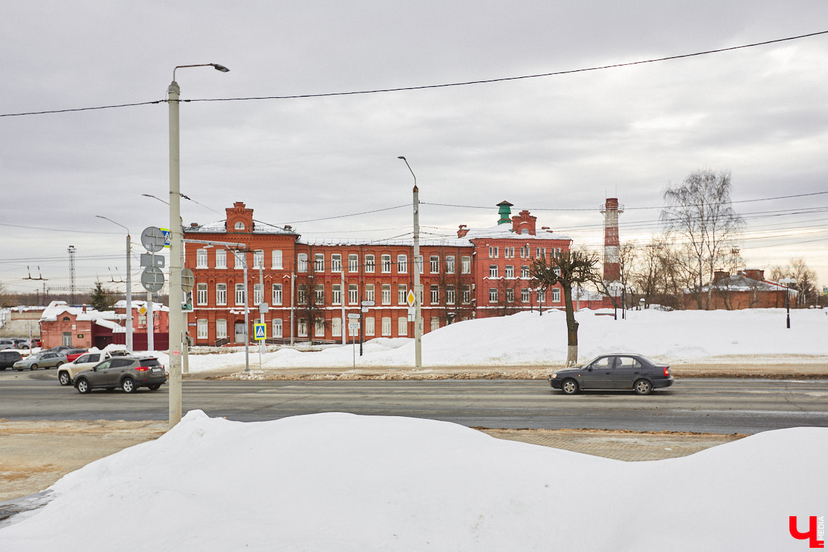 Во Владимире выставили на продажу сразу несколько крупных объектов. Все они расположены недалеко от центра и могут показаться весьма привлекательными для инвесторов. Цены, конечно, кусаются, но ведь и сами локации в городе известны многим.